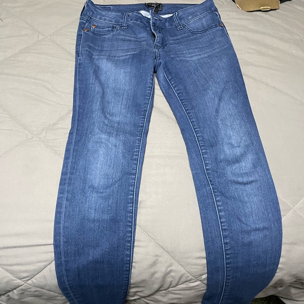 Skinny blue jeans